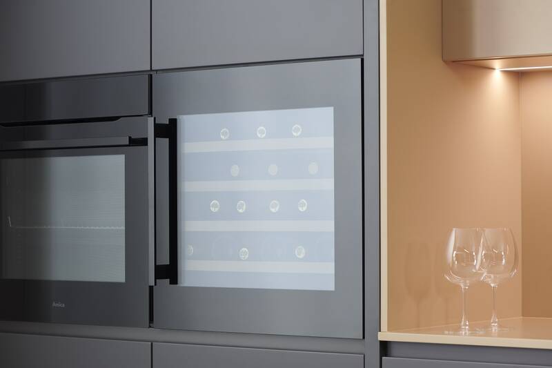 Vinotéka Amica WBA 4060 DB černá barva
