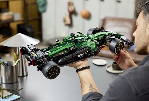 Detail na zelené závodní auto z řady LEGO® Technic™.