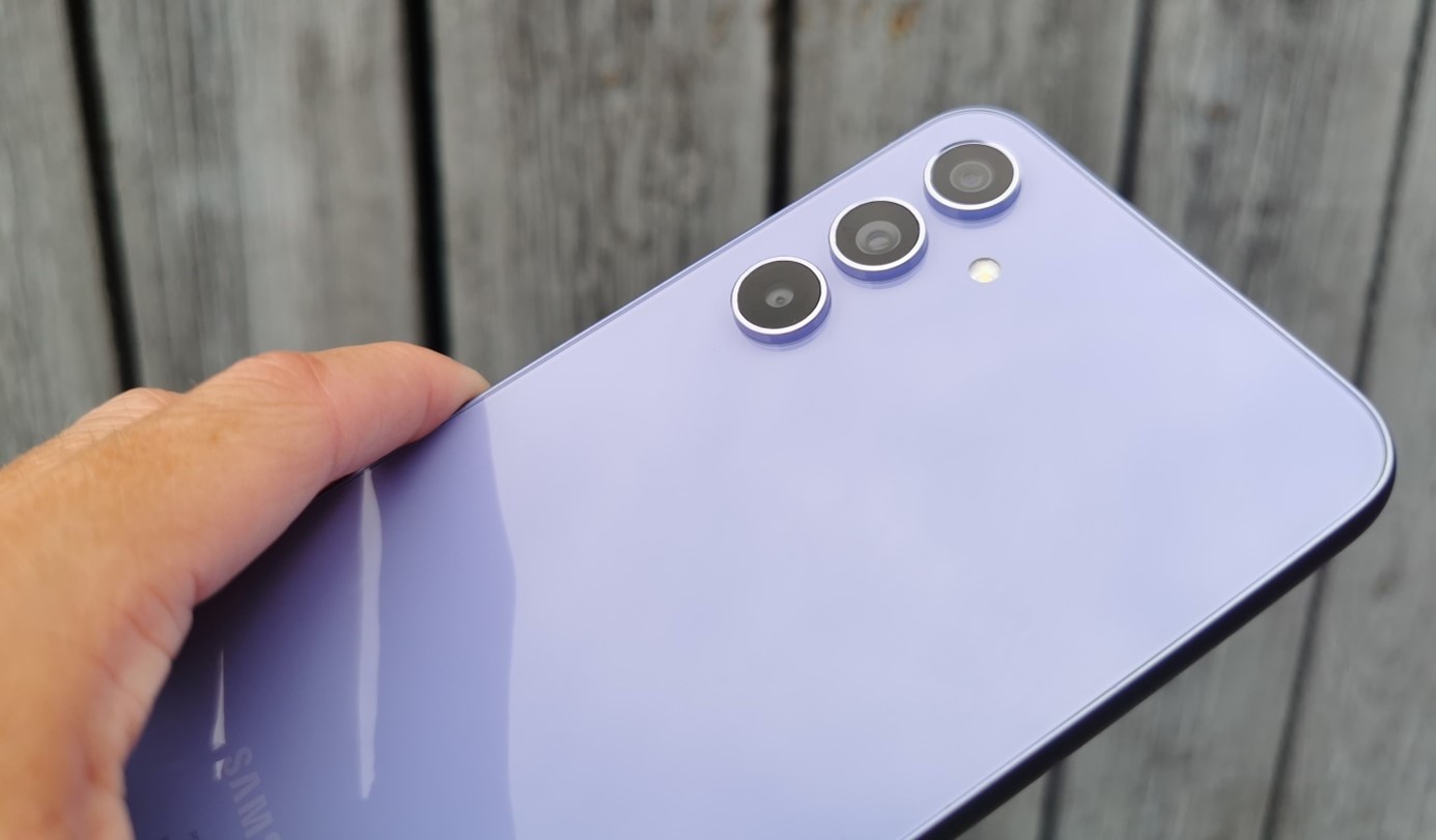 Recenze: Samsung Galaxy A54 krásně vypadá a ještě lépe fotí Samsung Galaxy A54