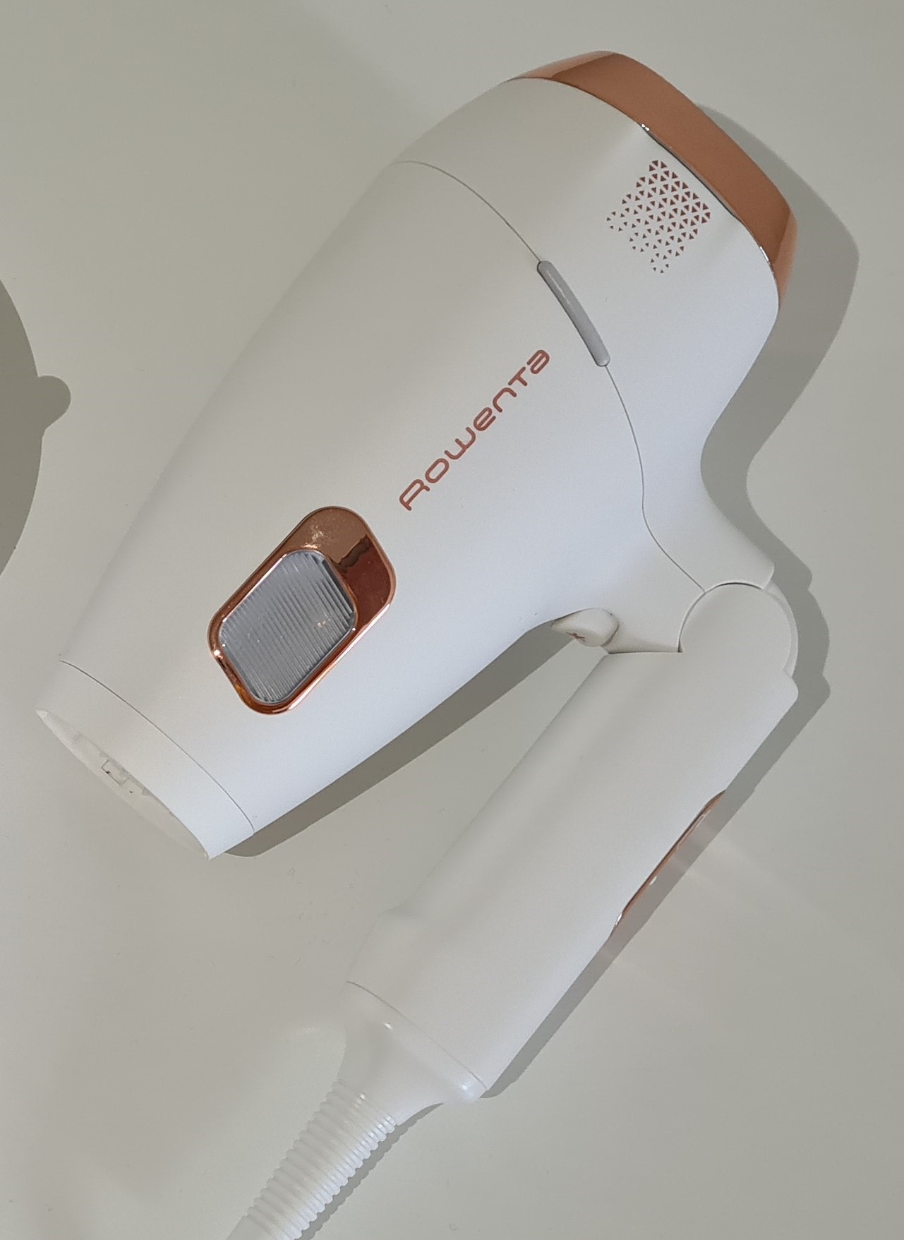 Recenze fénu Rowenta Ultimate Experience Scalp Care: Masáží ke zdravějším vlasům