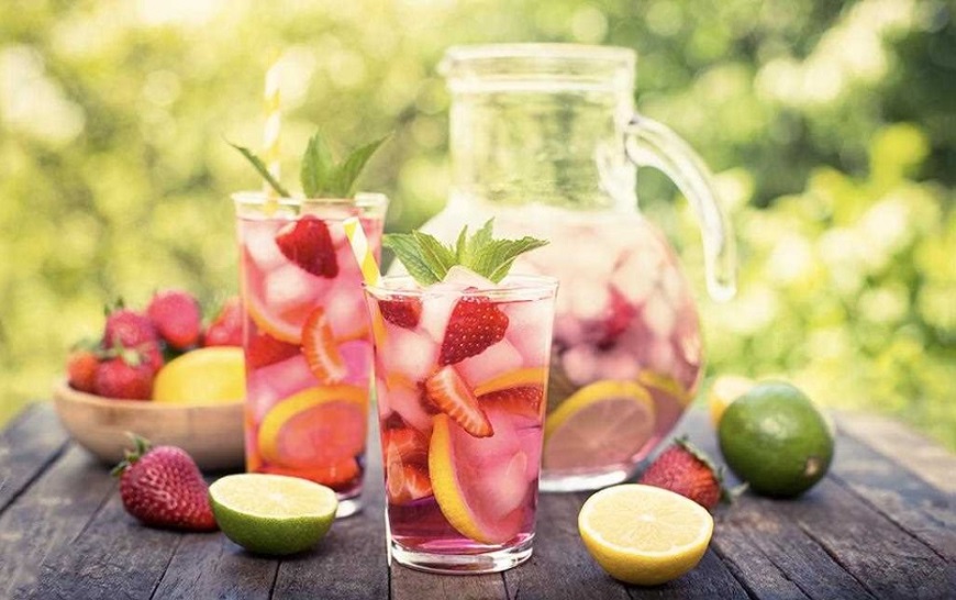 LG představuje 6 receptů na letní drinky a limonády