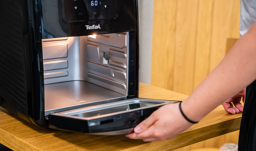 Recenze fritézy Tefal FW501815: Ugriluje i celé kuře Recenze fritézy Tefal FW501815: Ugriluje i celé kuře