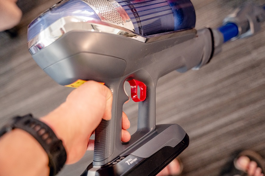 Recenze: Rowenta RH9890WO X-FORCE FLEX 11.60 AQUA: Je libo špičkový tyčák s mopováním? Tyčový vysavač Rowenta RH9890WO XFORCE FLEX 11.60 AQUA