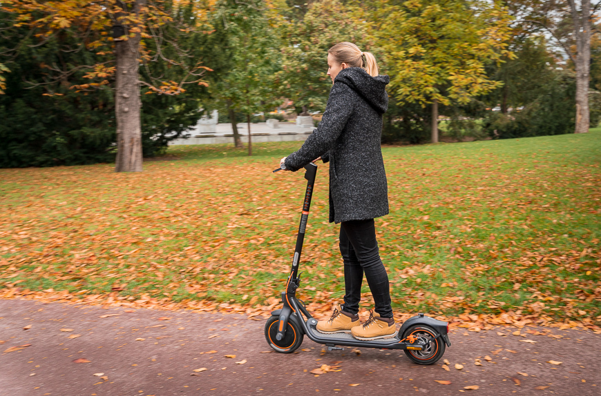Recenze: Elektrická koloběžka Ninebot by Segway Kickscooter F40E – na cyklostezce jako doma Ninebot by Segway Kickscooter F40E