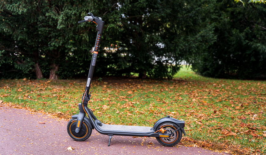 Recenze: Elektrická koloběžka Ninebot by Segway Kickscooter F40E – na cyklostezce jako doma Ninebot by Segway kickscooter F40E