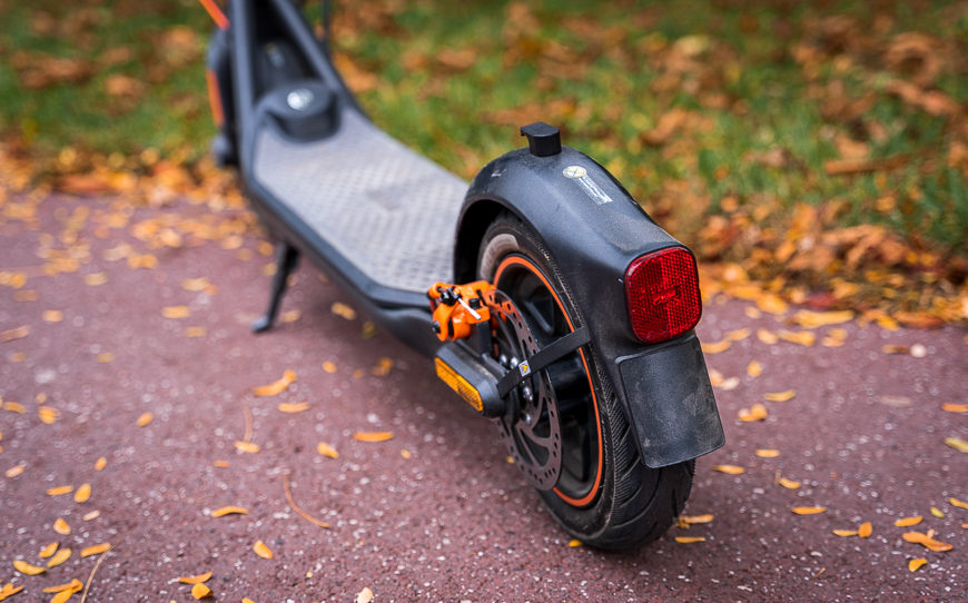 Recenze: Elektrická koloběžka Ninebot by Segway Kickscooter F40E – na cyklostezce jako doma Ninebot by Segway kickscooter F40E