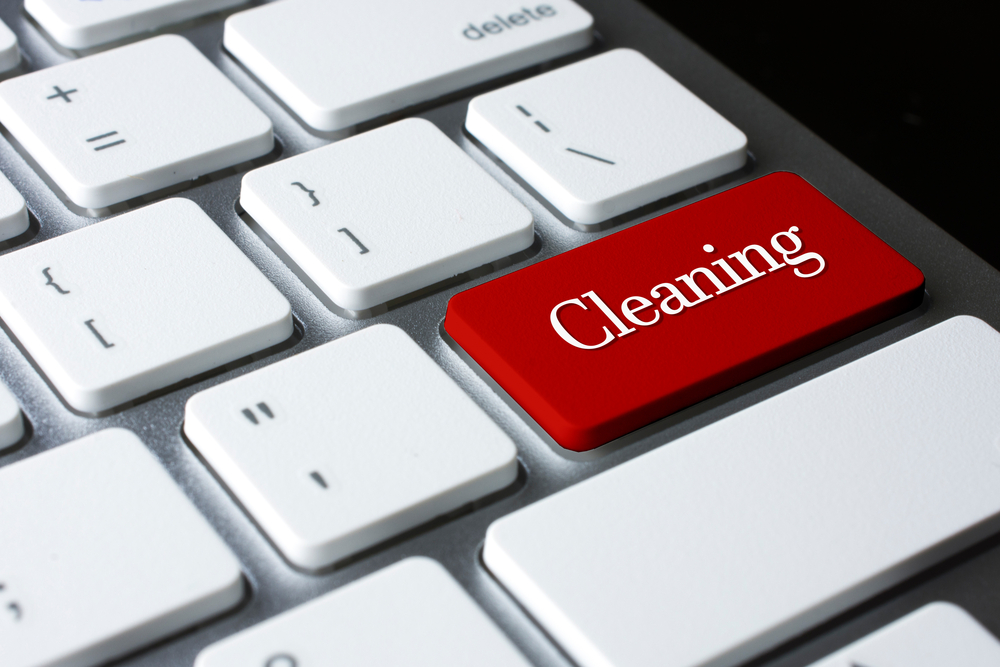 Jak vyčistit klávesnici Záběr na klávesnici a na tlačítko Cleaning