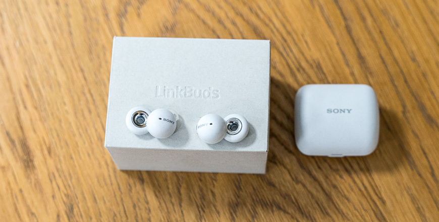 Recenze: Sony LinkBuds – skutečně bezdrátová sluchátka ve tvaru donutu Sluchátka Sony LinkBuds balení
