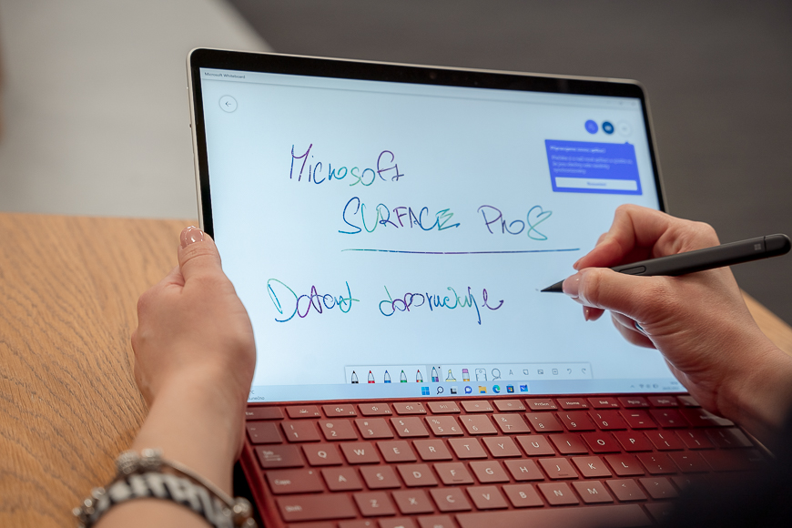 Microsoft_Surface_Pro_8