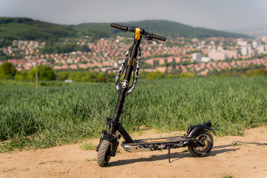 Recenze: Nastartujte novou etapu s elektrokoloběžkou Jeep 2xe URBAN CAMOU Jeep 2xe URBAN CAMOU
