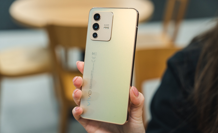Recenze: Mobilní telefon vivo V23 5G Sunshine Gold – „zlato“ si právem zaslouží vivo v23 5g