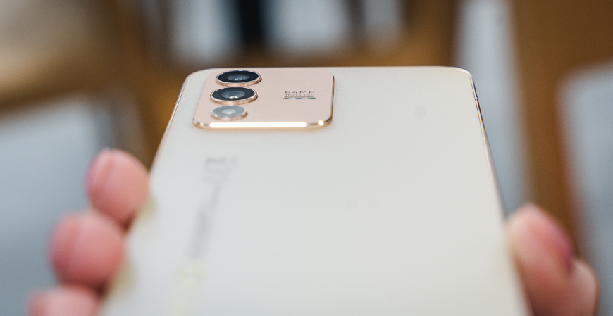 Recenze: Mobilní telefon vivo V23 5G Sunshine Gold – „zlato“ si právem zaslouží vivo v23 5g