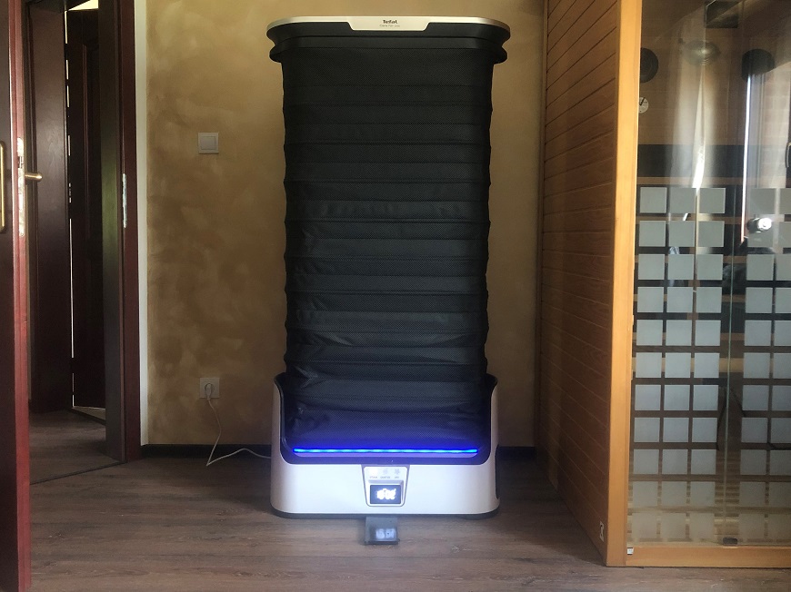 Recenze: Zažijte revoluci v žehlení! Parní skříň Tefal Care For You vyžehlí prádlo za vás Tefal YT3040 Care For You