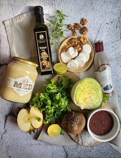 Osvěžující letní salát s červenou řepou a kozím sýrem. Jak na něj? Ingredience na salát s červenou řepou a kozím sýrem