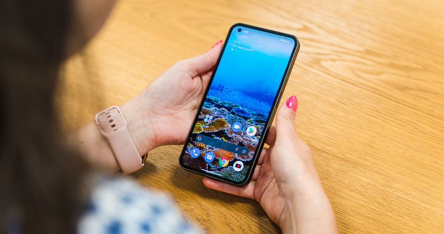 Recenze: Novinka Nothing Phone (1) určitě není k zahození Recenze Nothing Phone (1)
