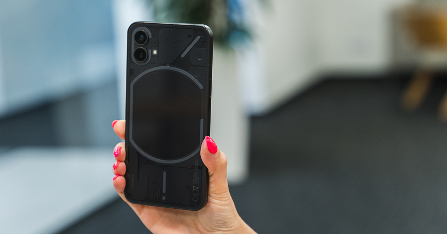 Recenze: Novinka Nothing Phone (1) určitě není k zahození Recenze Nothing Phone (1)