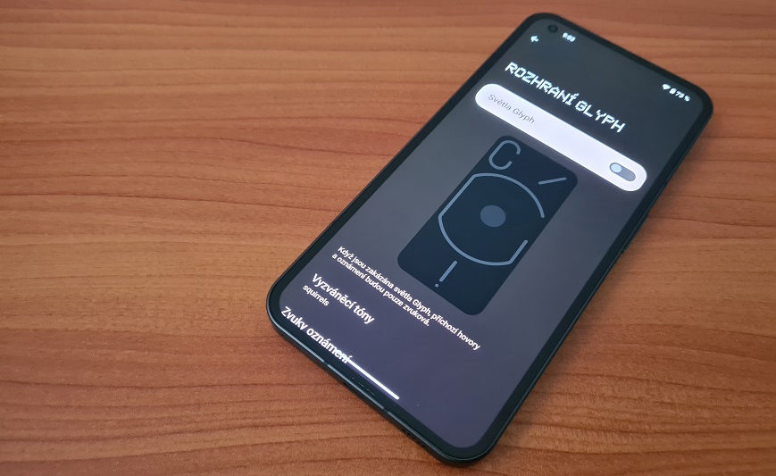 Recenze: Novinka Nothing Phone (1) určitě není k zahození Rozhraní Glyph