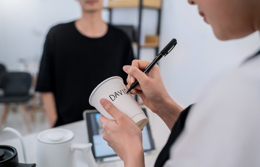 Kdo vám vykouzlí dokonalý šálek kávy? No přece barista! trendy přípravy kávy