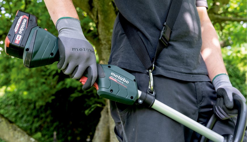 Jak vybrat křovinořez? Křovinořez a rukavice Metabo