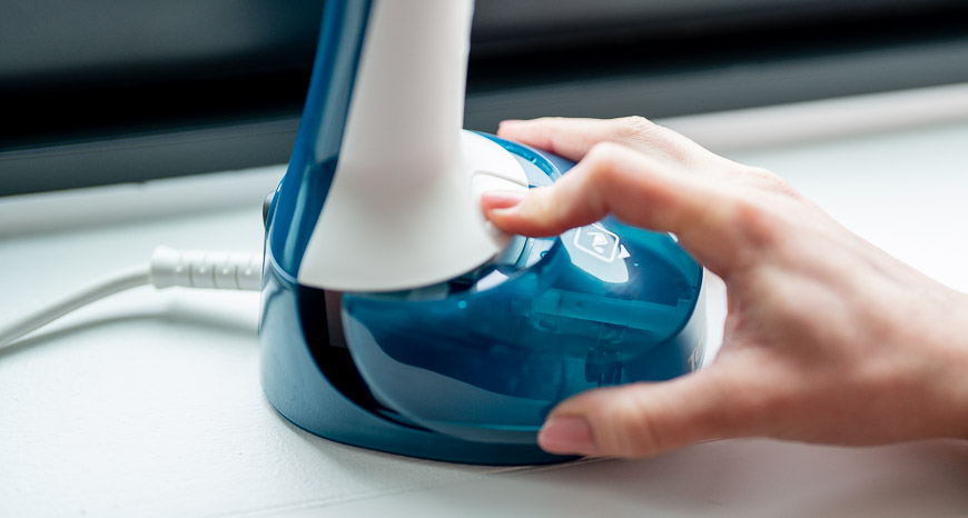 Recenze: Napařovač oděvů Tefal DT7130E1 Access Steam Easy - vyžehleno za 15 vteřin Tefal DT7130E1