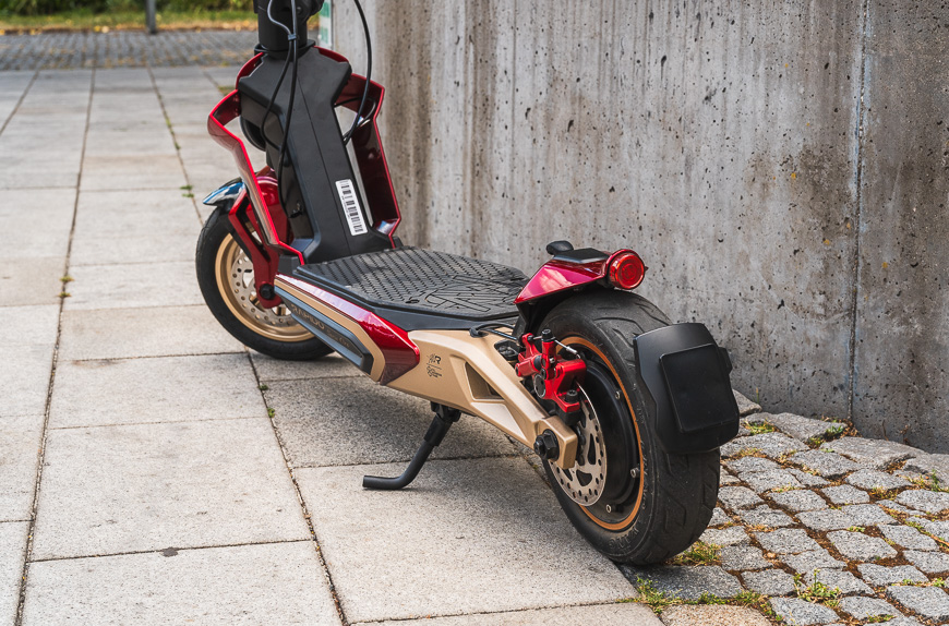 Recenze elektrokoloběžky MV AGUSTA RAPIDO ORO TL: Neobyčejná městská designovka s dojezdem až 50 km MV AGUSTA RAPIDO ORO TL