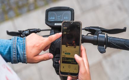 Recenze elektrokoloběžky MV AGUSTA RAPIDO ORO TL: Neobyčejná městská designovka s dojezdem až 50 km MV AGUSTA RAPIDO ORO TL