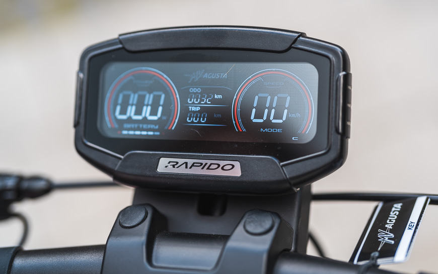 Recenze elektrokoloběžky MV AGUSTA RAPIDO ORO TL: Neobyčejná městská designovka s dojezdem až 50 km MV AGUSTA RAPIDO ORO TL