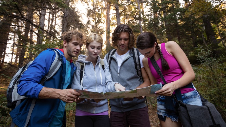 Co je geocaching? Zaujme milovníky turistiky i rodiny s dětmi Hledání skrýší Geocaching