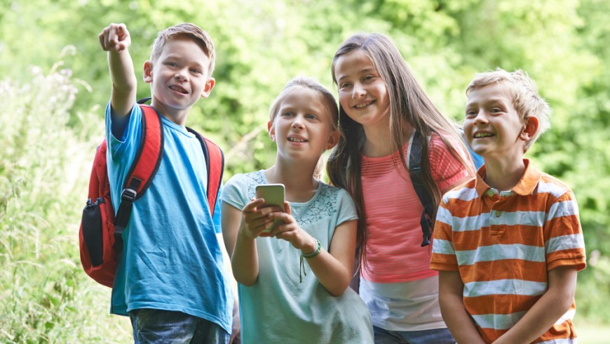 Co je geocaching? Zaujme milovníky turistiky i rodiny s dětmi mobilní aplikace geocaching