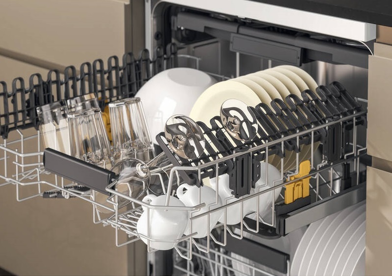 Nastavitelný prostřední koš myčky Whirlpool MaxiSpace