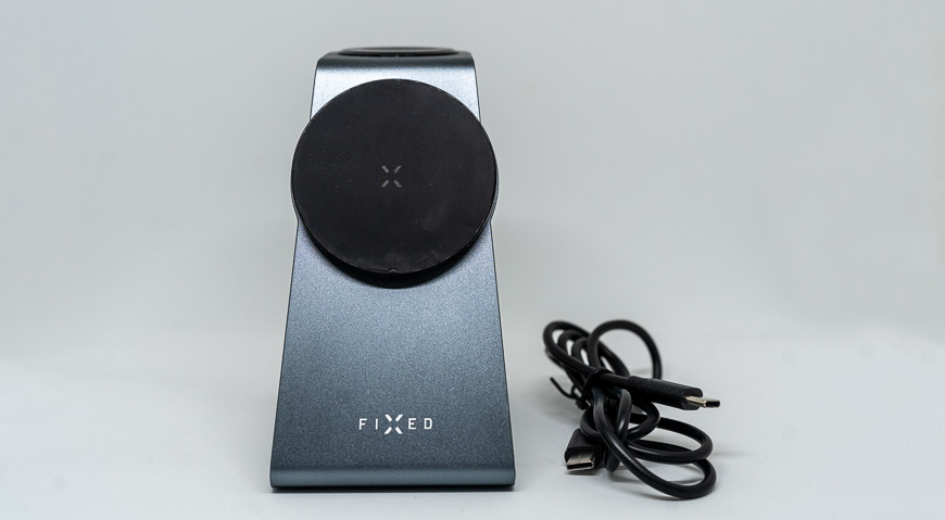 Recenze: Bezdrátová nabíječka FIXED 3 v 1 MagPowerstation Alu nabije 3 zařízení současně Bezdrátová nabíječka FIXED 3 v 1