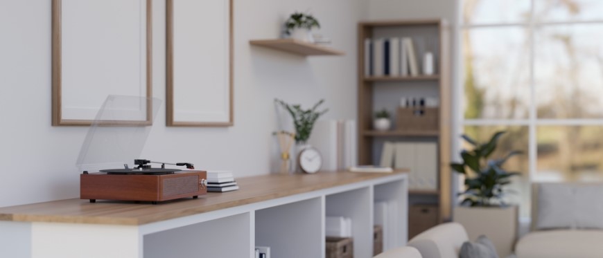 pohled na gramofon v obývacím pokoji