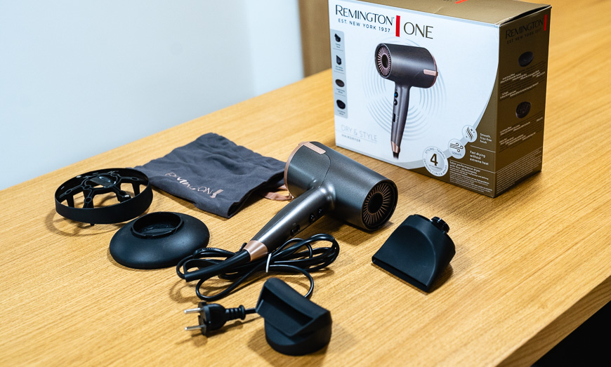 Recenze: Fén Remington D6077 ONE Dry & Style zajistí profesionální styling vašich vlasů balení fénu Remington