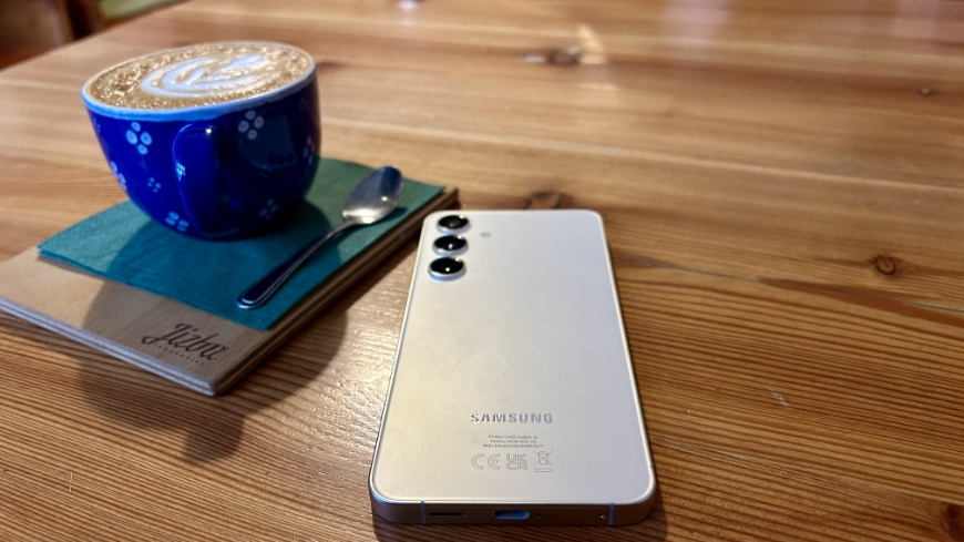 Recenze Samsung Galaxy S24+: Mezihvězdný kompromis nebo černý kůň revolučního galaktického trojspřeží? Recenze Samsung Galaxy S24+: Mezihvězdný kompromis nebo černý kůň revolučního galaktického trojspřeží?