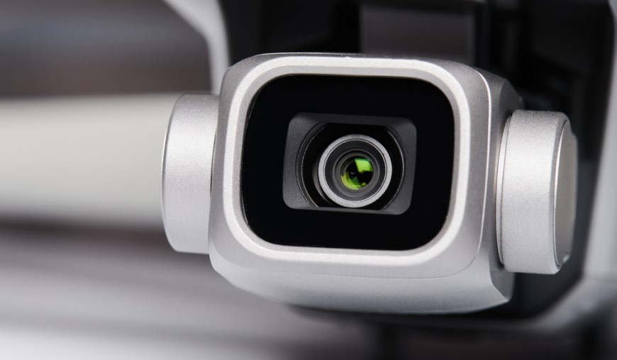 Detailní záběr na kameru dronu