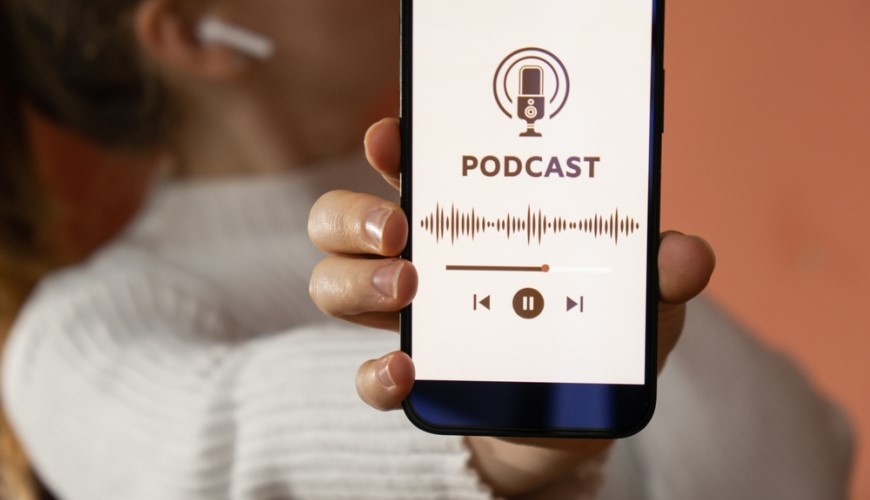 Nejlepší podcasty, které si nesmíte nechat ujít: Pusťte si je do sluchátek Nejlepší podcasty