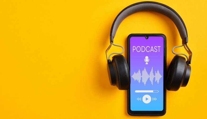 Nejlepší podcasty, které si nesmíte nechat ujít: Pusťte si je do sluchátek Nejlepší podcasty