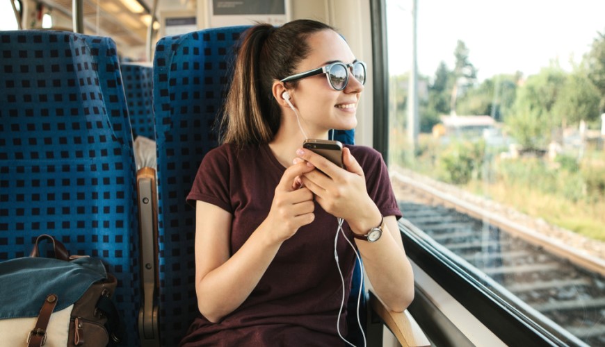 Nejlepší podcasty, které si nesmíte nechat ujít: Pusťte si je do sluchátek Cestování a podcast