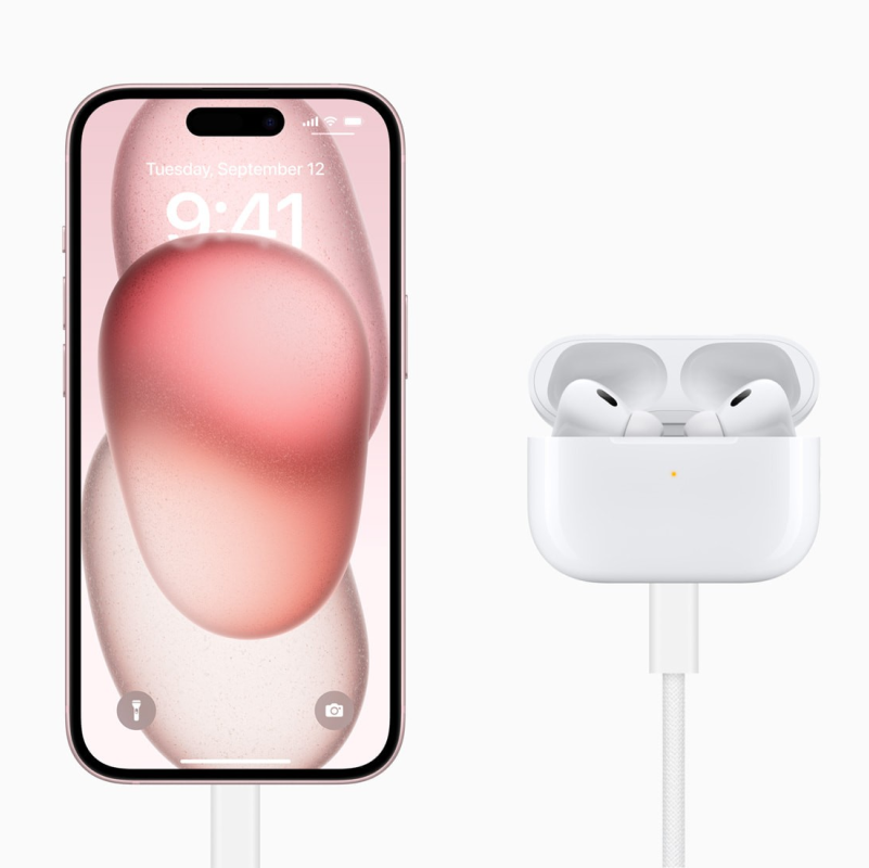 Proč si pořídit AirPods? iPhone z přední strany a Apple AirPods