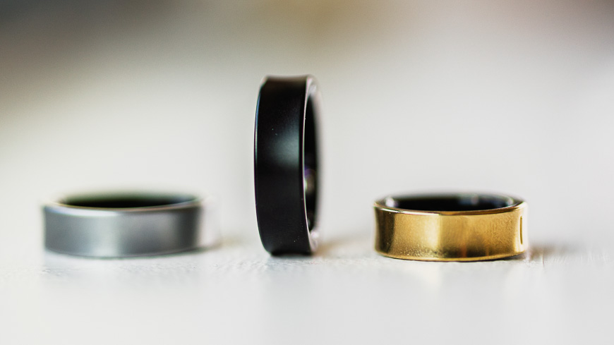 Recenze: Samsung Galaxy Ring – Omotá si vás kolem prstu Chytrý prsten Samsung Galaxy Ring v černém, stříbrném a zlatém provedení