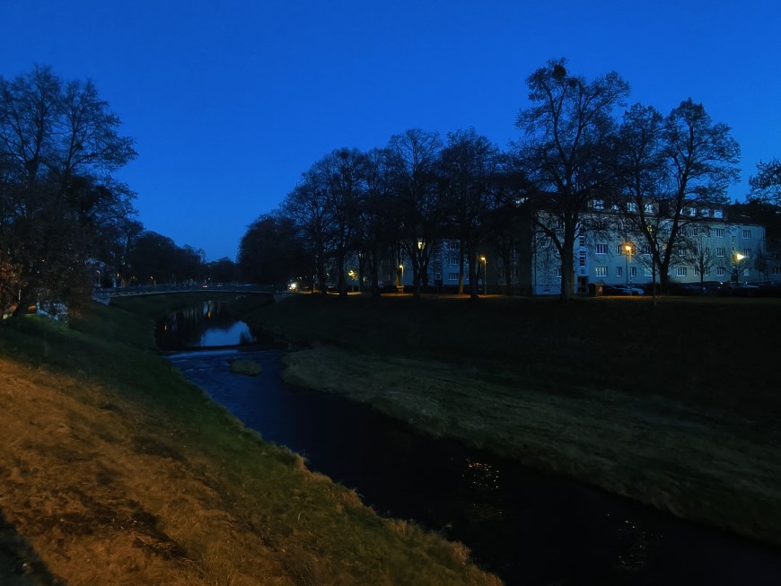 Recenze: Vivo X200 Pro láká na design i špičkovou fotovýbavu standardní režim v noci
