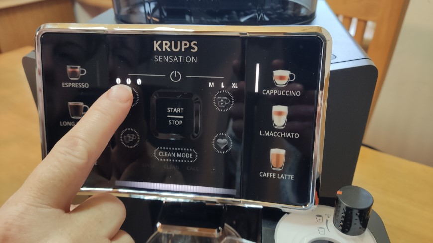 Recenze: Kávovar Krups EA912HF0 Sensation Milk připraví nadýchanou mléčnou pěnu jedním stiskem Krups Sensation Milk