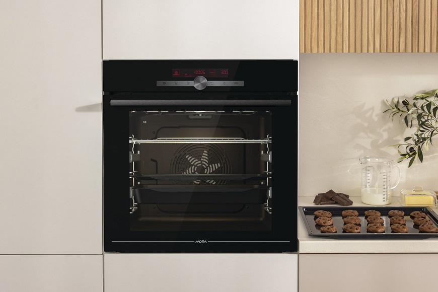Vestavná trouba Mora je vhodná do kuchyní IKEA METOD