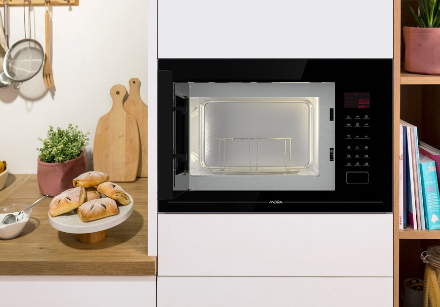 Vestavná mikrovlnná trouba Mora je vhodná do kuchyně IKEA METOD