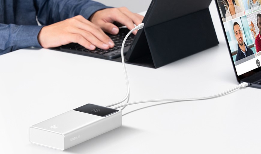 powerbanka dobíjí notebook a tablet