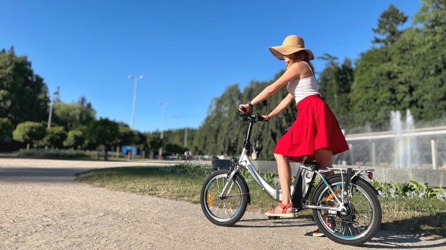Skládací elektrokolo GoGEN Lumion za jízdy