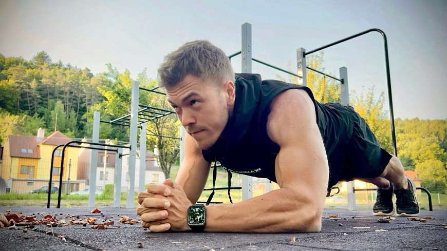Recenze: Chytré hodinky Garmin Venu X1 – Když všechen čas hraje pro vás Chytré prémiové fitness hodinky Garmin Venu X1 v akci na workoutovém hřišti