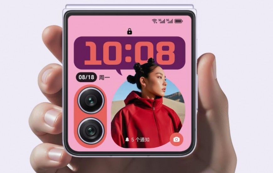 Nejlepší véčko současnosti i vhled do budoucnosti virtuální reality – poznejte žhavé srpnové novinky! Véčkový smartphone Honor Magic V Flip 2 v zavřeném stavu