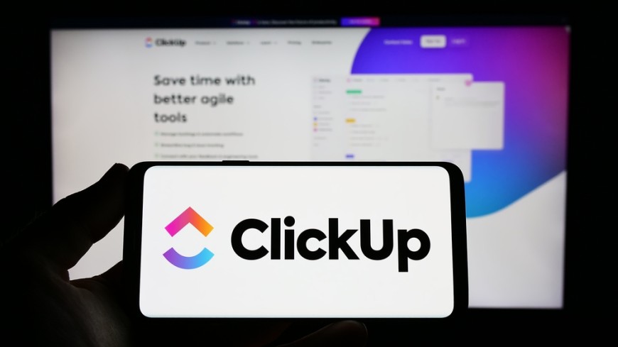 Jak využít umělou inteligenci v podnikání PC a mobilní rozhraní platformy ClickUp pro projektové řízení a time-management