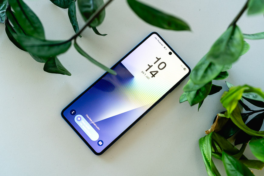 Recenze: Samsung Galaxy Z Flip7 – Když styl hraje prim displej Galaxy Z Flip7